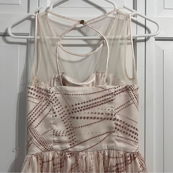 LE CHATEAU Champagne Sparkly Dress - Picture 6 of 9